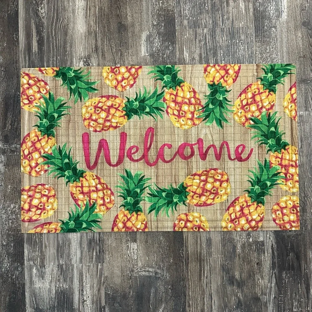 NWOT Pineapple Welcome Rubber Doormat